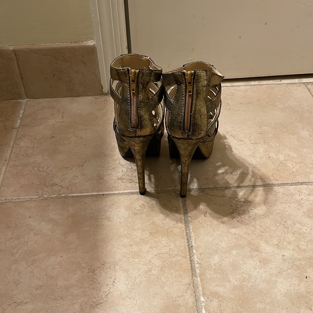 High heels - Picture 3 of 4